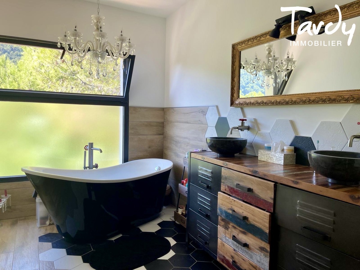 Villa contemporaine - Vue d�gag�e - 83200 TOULON - Toulon