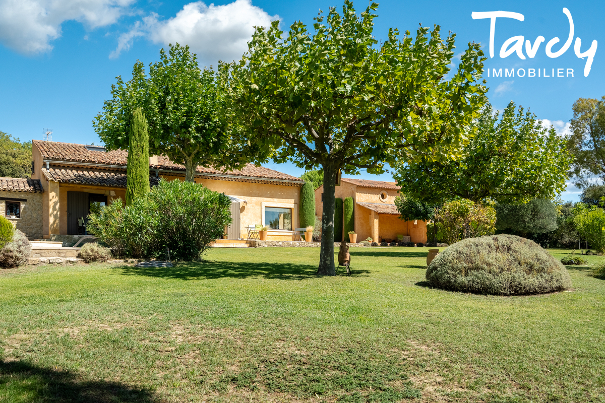Villa de charme - environnement de qualit - 84 160 VAUGINES - Vaugines - 30 minutes Aix en Provence, belles prestations.
