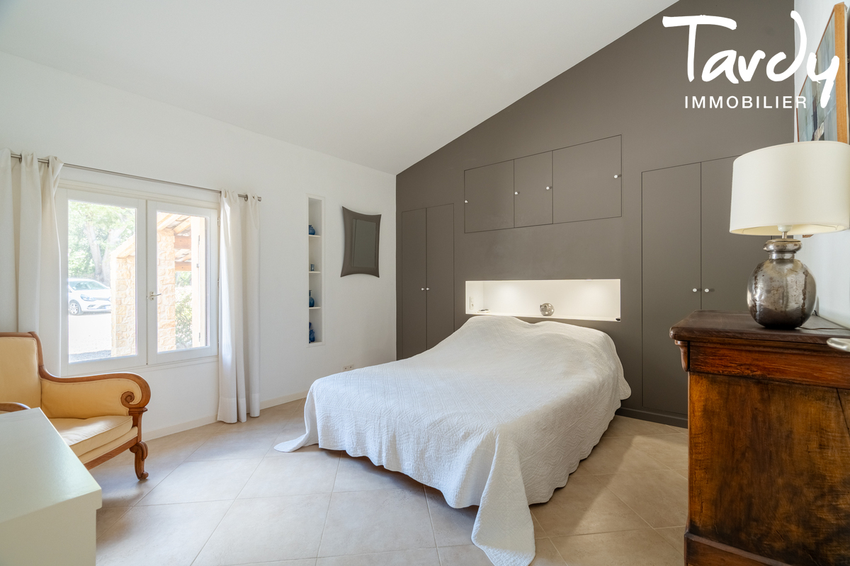 Villa de charme - environnement de qualit - 84 160 VAUGINES - Vaugines