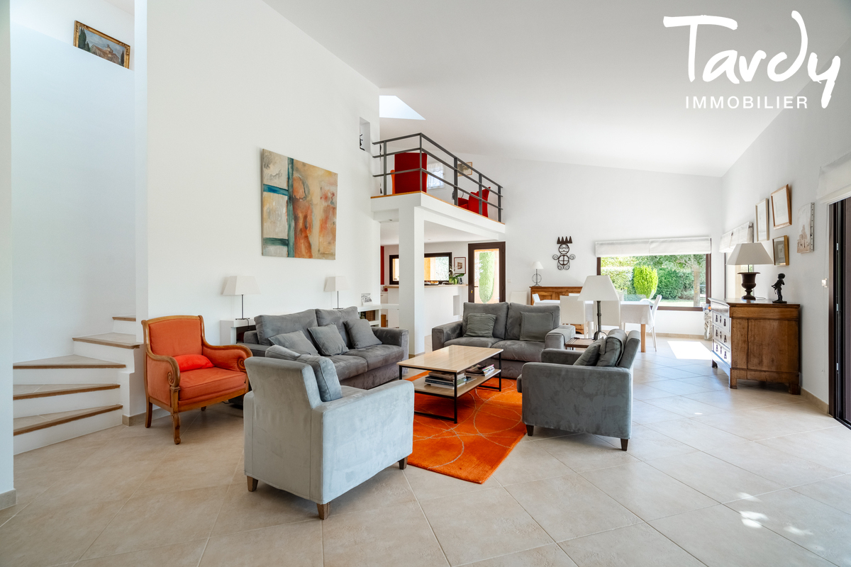 Villa de charme - environnement de qualit - 84 160 VAUGINES - Vaugines