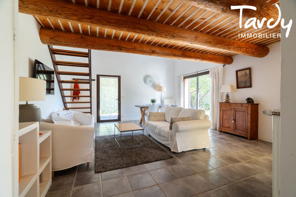Villa de charme - environnement de qualit - 84 160 VAUGINES - Vaugines