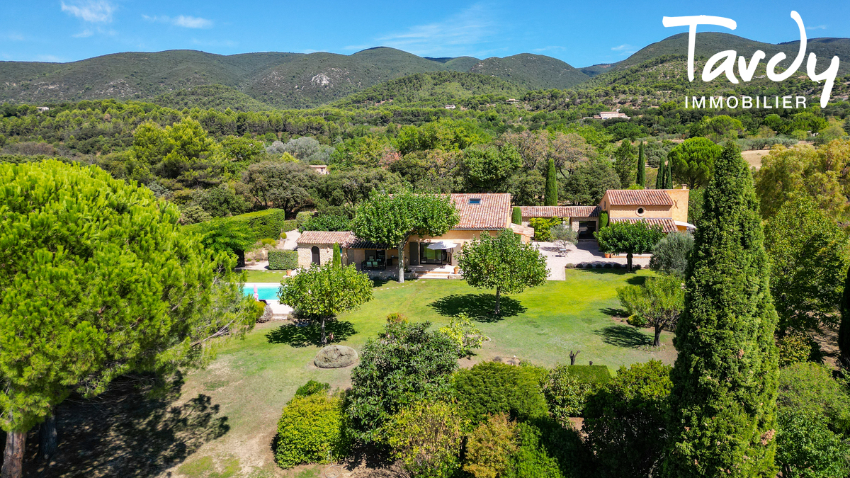 Villa de charme - environnement de qualit - 84 160 VAUGINES - Vaugines