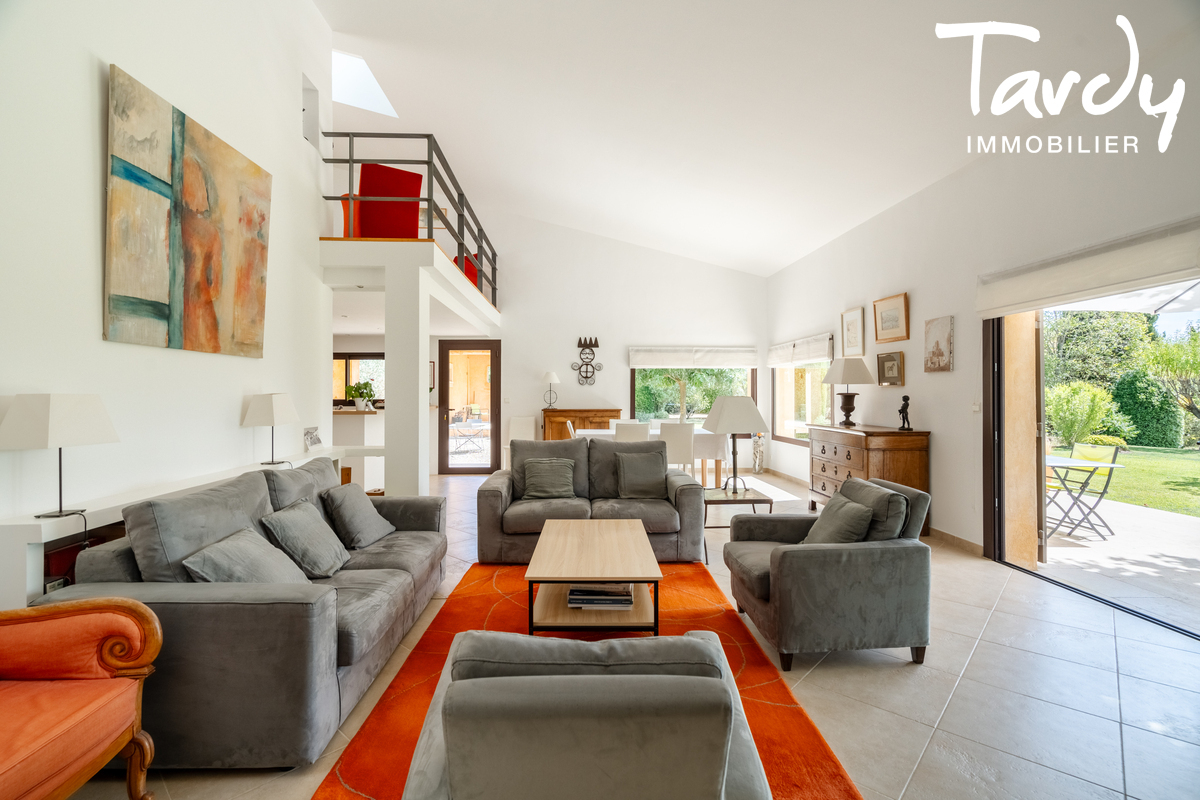 Villa de charme - environnement de qualit - 84 160 VAUGINES - Vaugines