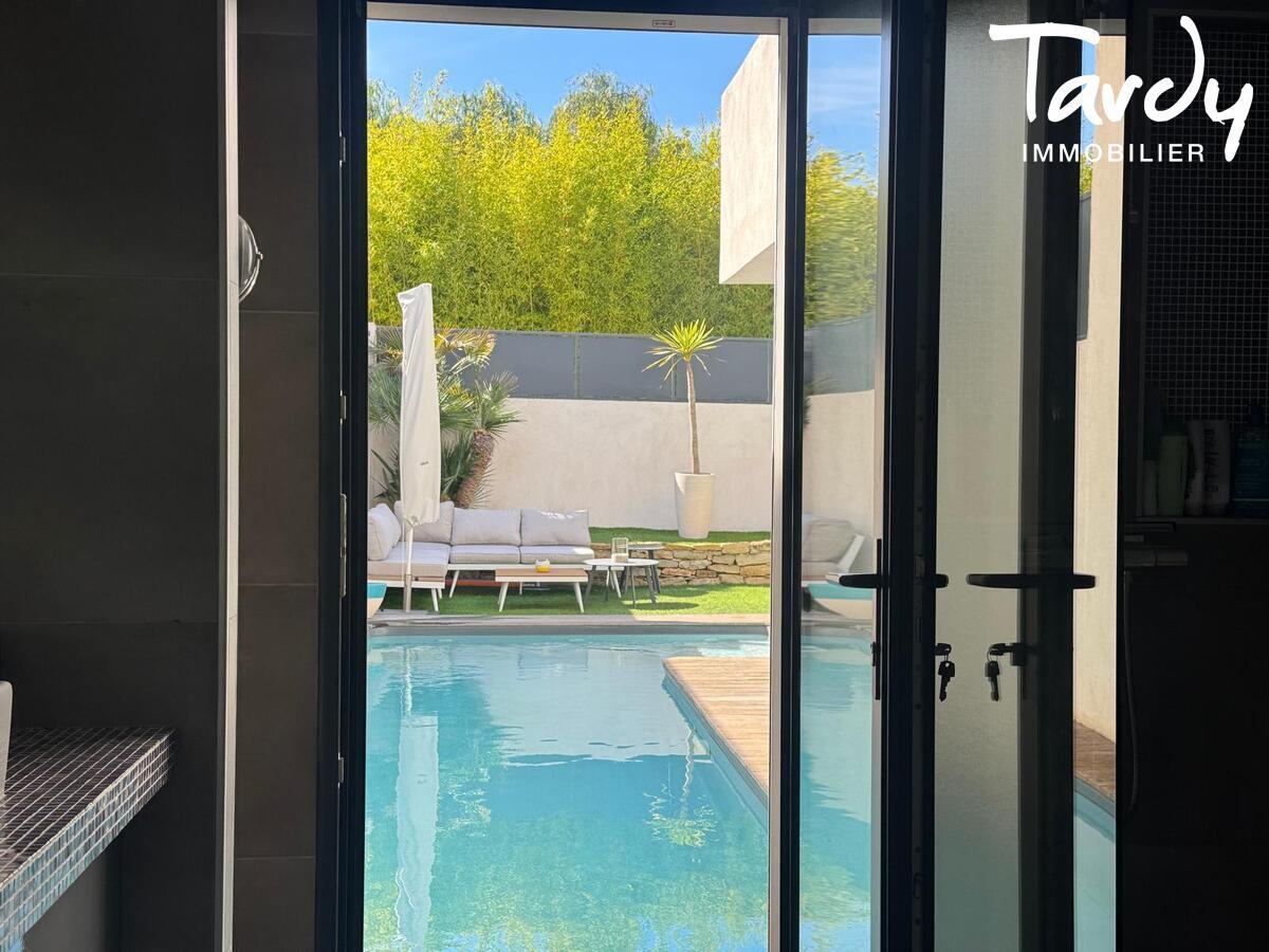 Villa contemporaine avec piscine - 83150 BANDOL  - Bandol - couloir de nage - 83150 bandol tardy immobilier