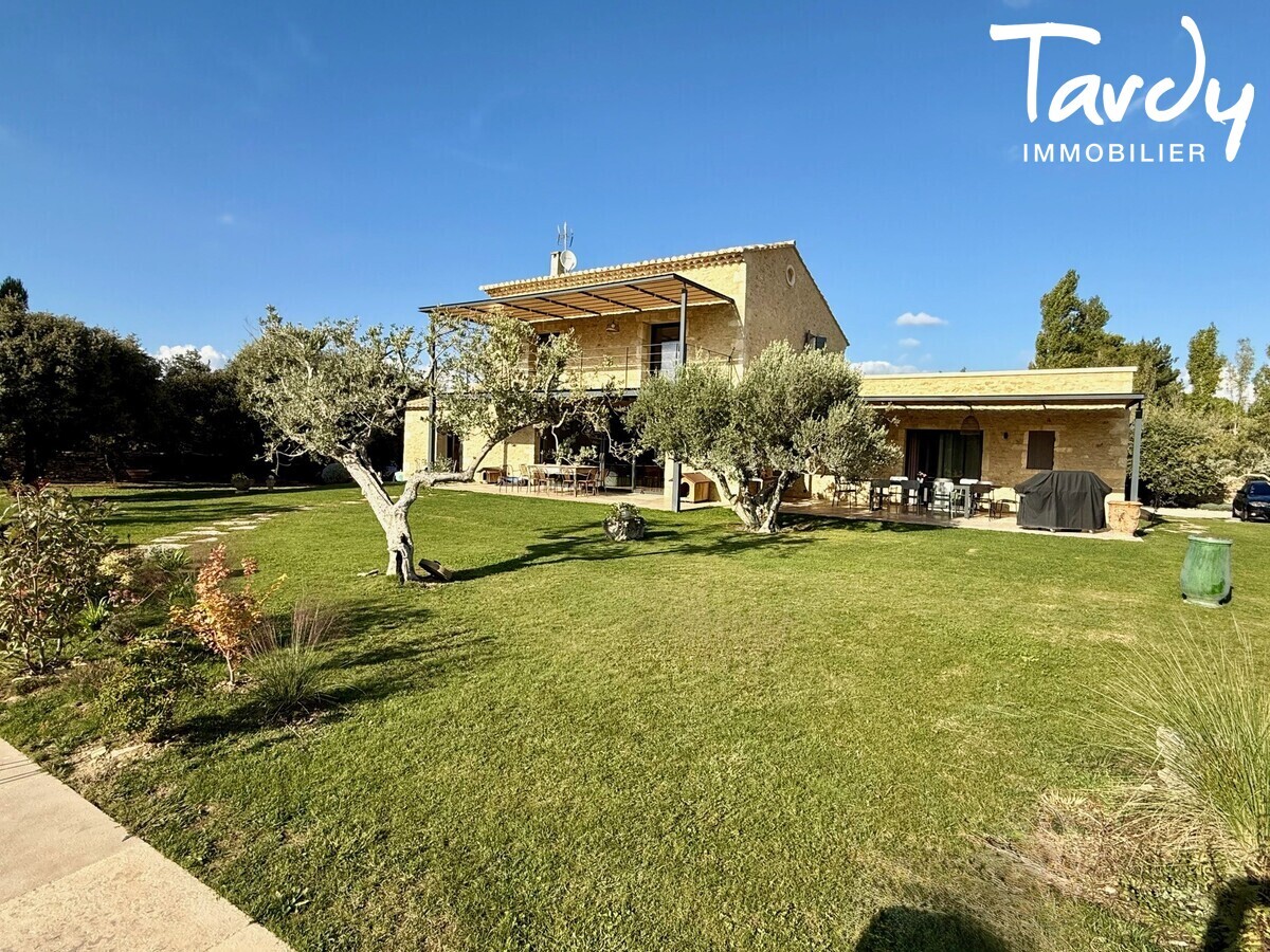 Villa entre charme provenal et art de vivre contemporain - 84480 Bonnieux - Bonnieux - Belle demeure contemporaine - Bonnieux - Tardy-Immobilier