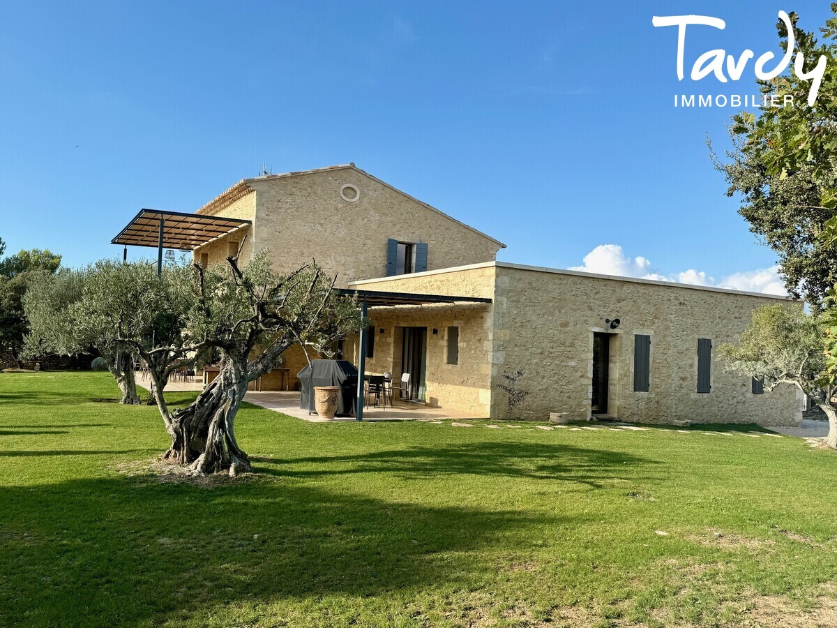 Villa entre charme provenal et art de vivre contemporain - 84480 Bonnieux - Bonnieux