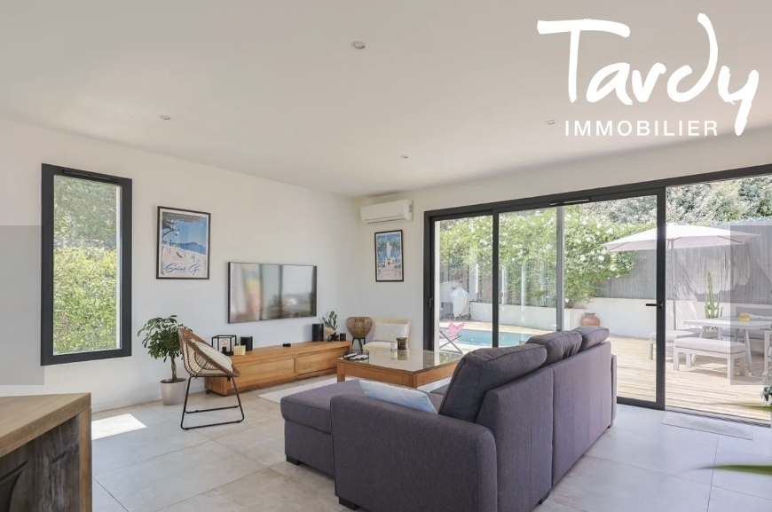 Villa contemporaine avec piscine St Cyr Sur Mer  - Saint-Cyr-sur-Mer - maison moderne - st cyr sur mer 83270 Tardy Immobilier