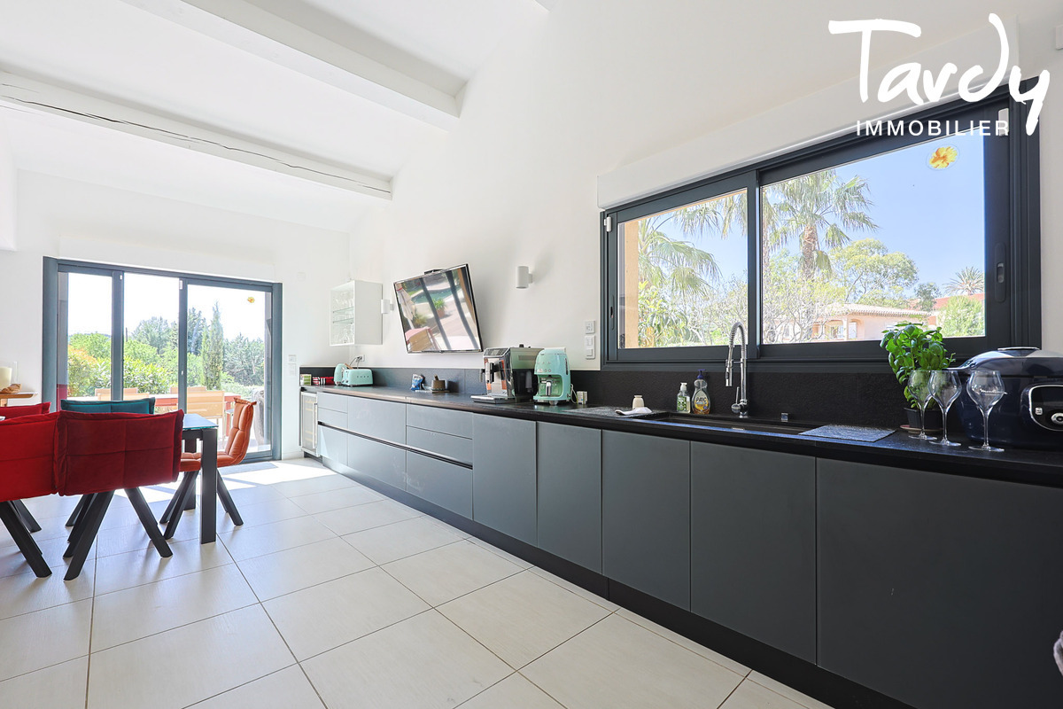 Propri�t� au milieu des vignes et des Oliviers - 83270 SAINT-CYR-SUR MER  - Saint-Cyr-sur-Mer