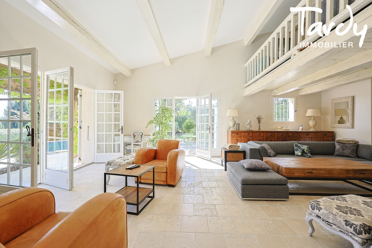Propri�t� au milieu des vignes et des Oliviers - 83270 SAINT-CYR-SUR MER  - Saint-Cyr-sur-Mer