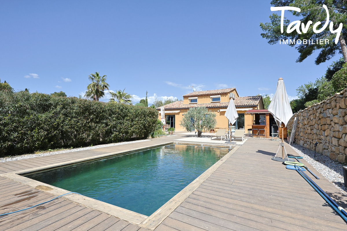 Propri�t� au milieu des vignes et des Oliviers - 83270 SAINT-CYR-SUR MER  - Saint-Cyr-sur-Mer