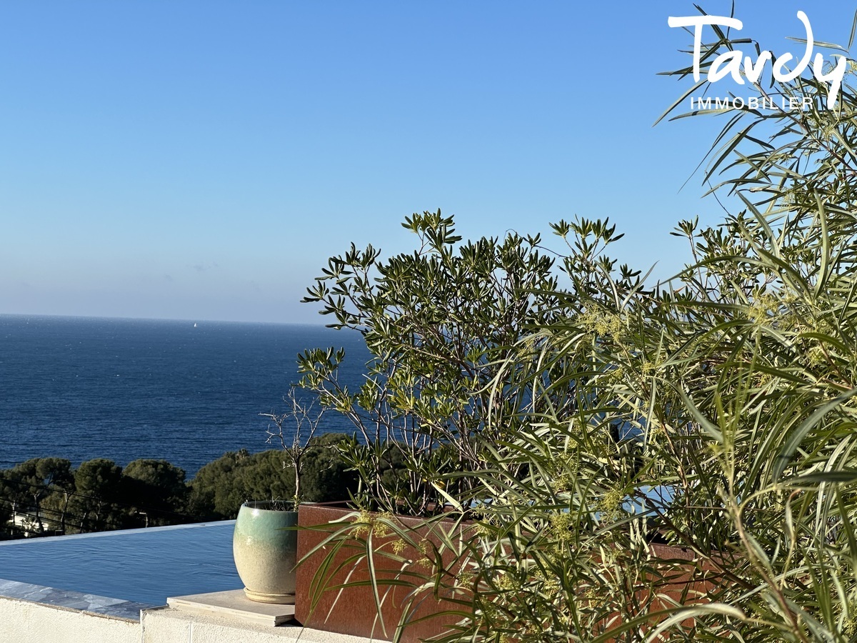 Villa vue mer panoramique & luxe contemporain  - Carqueiranne - villa face � la mer 83320 tardy immobilier