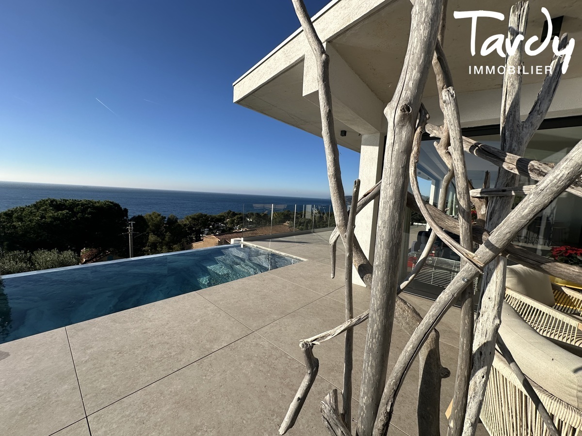 Contemporaine vue mer panoramique - 83320 CARQUEIRANNE - Carqueiranne - villa vue panoramique - carqueiranne - Tardy Immobilier