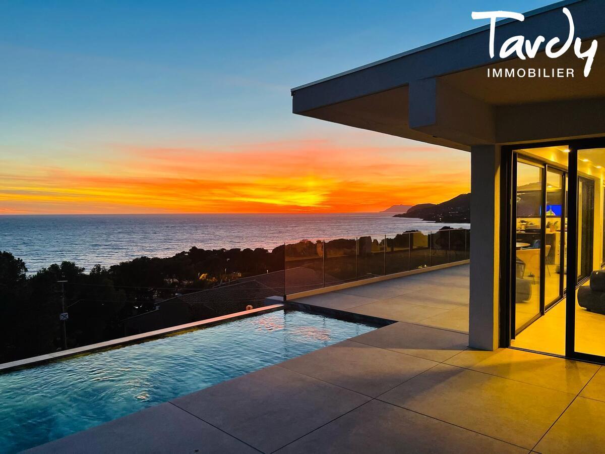 Villa vue mer panoramique & luxe contemporain  - Carqueiranne - vue mer maison Carqueiranne tardy immobilier