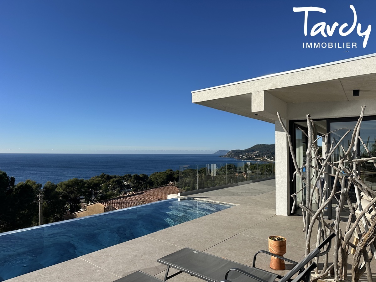 Villa vue mer panoramique & luxe contemporain  - Carqueiranne - maison appartement var 83 Tardy immobilier