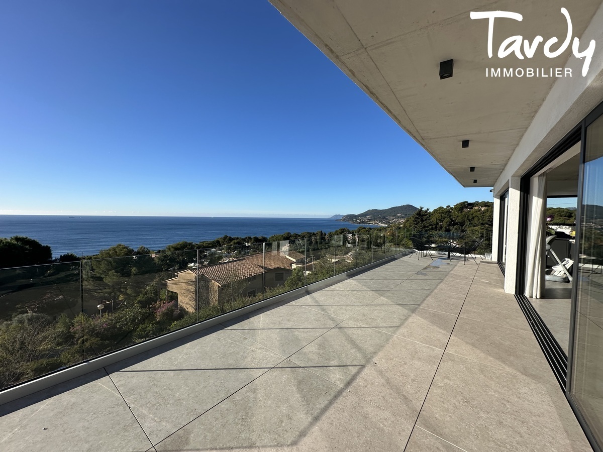 Contemporaine vue mer panoramique - 83320 CARQUEIRANNE - Carqueiranne