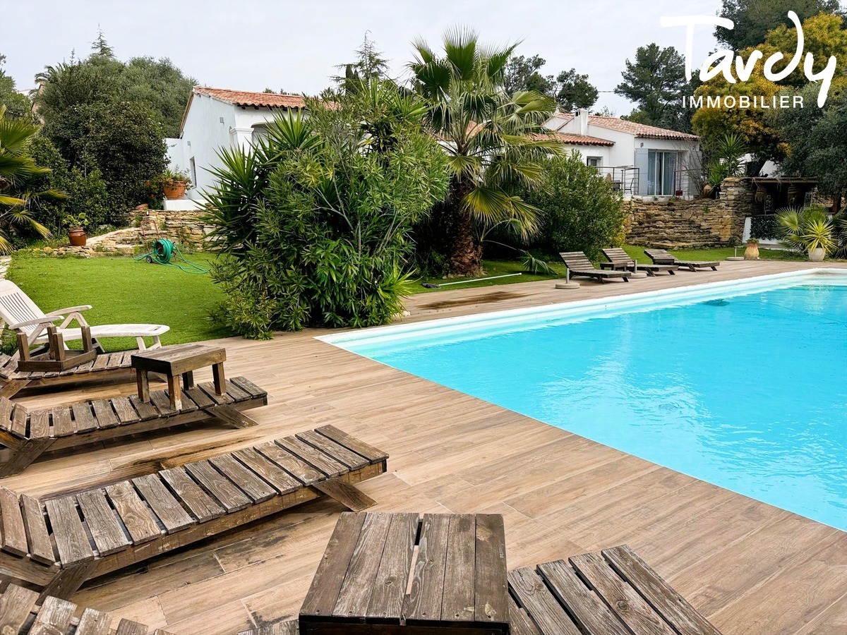 Villa jardin paysager et piscine - 83740 LA CADIERE D'AZUR - La Cadi�re-d'Azur - villa de charme var tardy immobilier