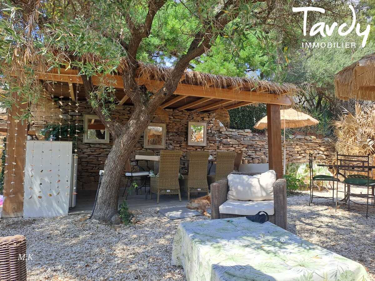 Villa jardin paysager et piscine - 83740 LA CADIERE D'AZUR - La Cadi�re-d'Azur - cuisine �t� atypique  la cadi�re d'azur - tardy Immobilier