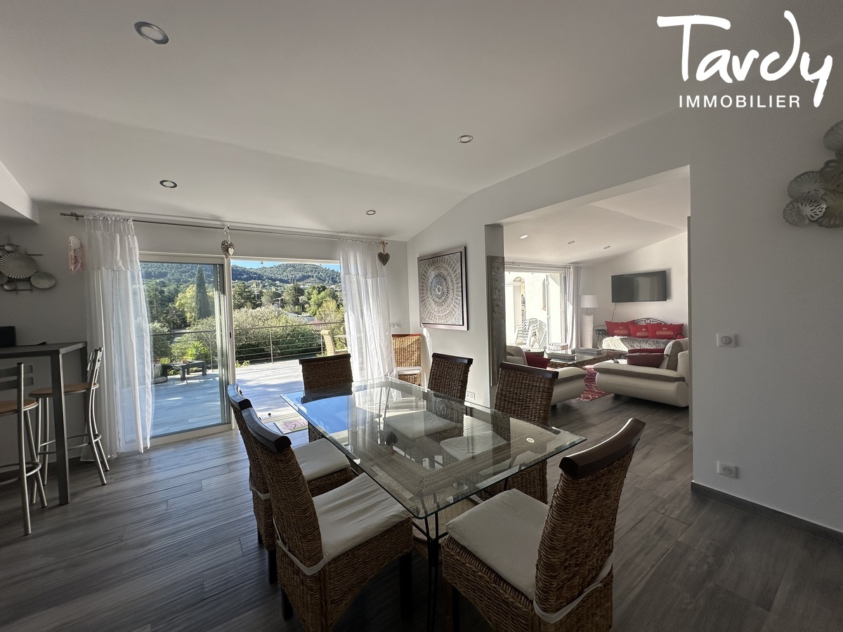 Villa �l�gante avec jardin paysager et piscine La Cadi�re-d�Azur - La Cadi�re-d'Azur - Maison de charme - 83740 - Tardy immobilier