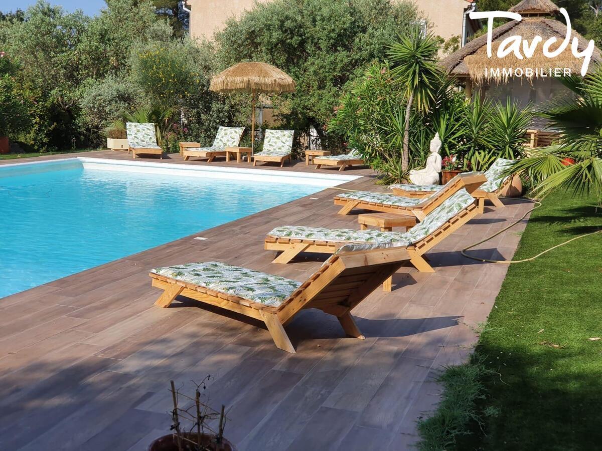 Villa jardin paysager et piscine - 83740 LA CADIERE D'AZUR - La Cadi�re-d'Azur - Maison avec d�pendance 83740 Tardy Immobilier