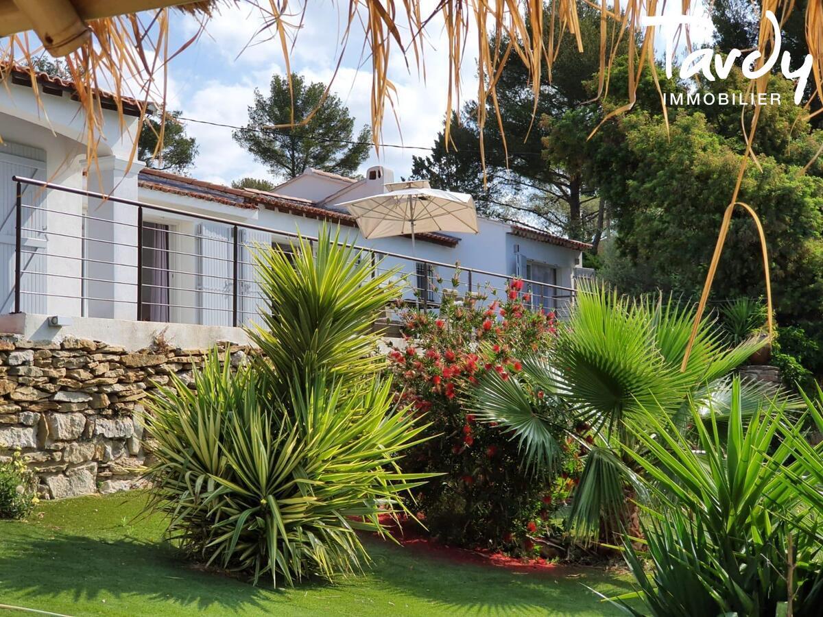 Villa �l�gante avec jardin paysager et piscine La Cadi�re-d�Azur - La Cadi�re-d'Azur - jardin paysager 83740 Tardy Immobilier