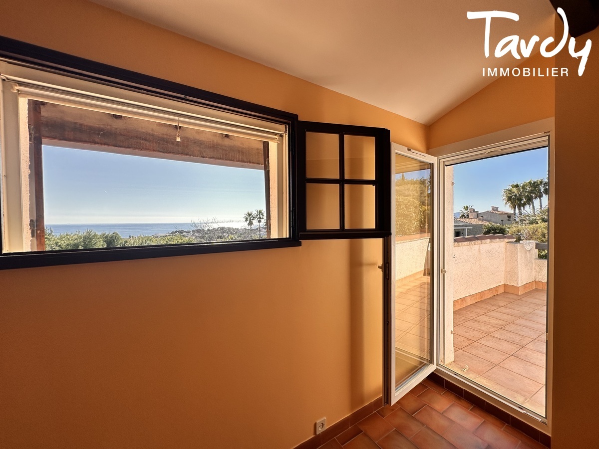 Domaine priv�, vue mer - 83270 SAINT-CYR-SUR-MER - Saint-Cyr-sur-Mer - domaine priv� - St Cyr sur mer - 83270 - Tardy immobilier