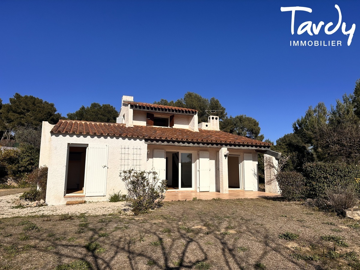 Domaine priv�, vue mer - 83270 SAINT-CYR-SUR-MER - Saint-Cyr-sur-Mer - Villa � r�nover - domaine priv� - Tardy Immobilier - 83270