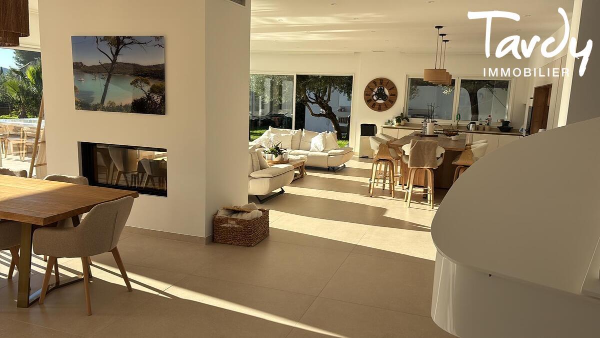 Villa contemporaine proche plage - 83270 SAINT-CYR-SUR-MER - Saint-Cyr-sur-Mer