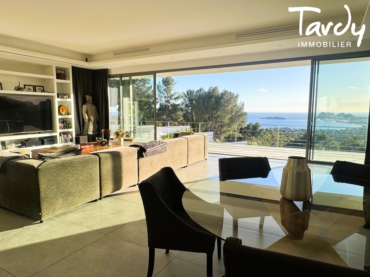 Villa contemporaine vue mer, 2 appartements - 13600 LA CIOTAT - La Ciotat - Villa vue mer garage � bateau La Ciotat 13600 Tardy Immobilier