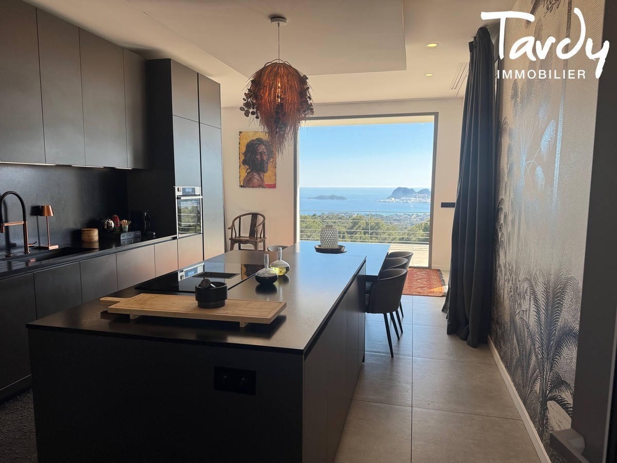 Villa contemporaine vue mer, 2 appartements - 13600 LA CIOTAT - La Ciotat
