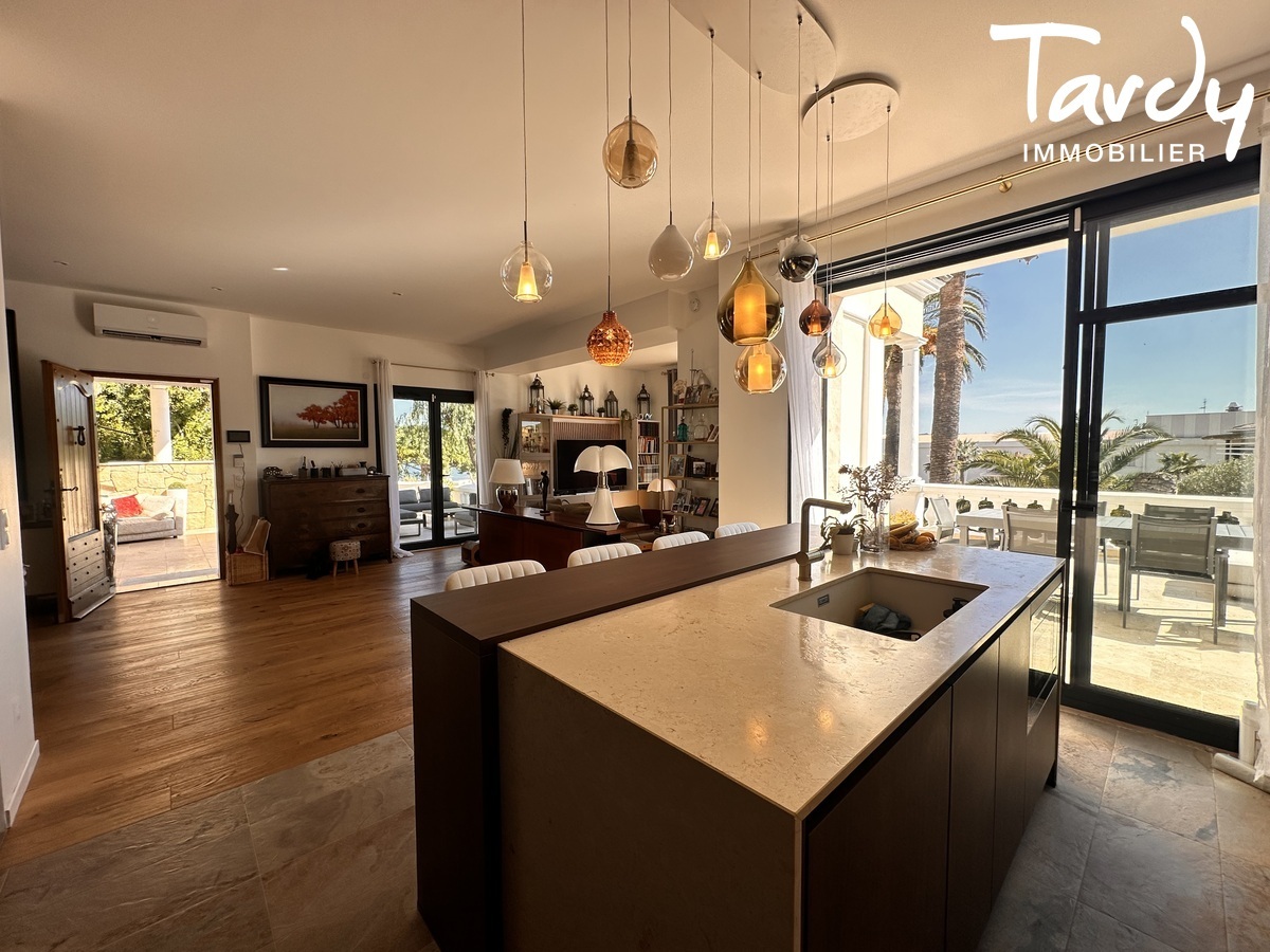 Vue mer, plage � pied, maison de caract�re Bandol 83150 - Bandol - Terrasse vue mer - 83150 - Bandol - Tardy Immobilier