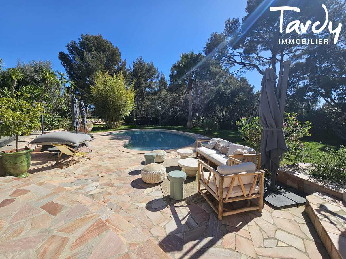 VILLA DE CHARME - Proche mer - 83110 Sanary-sur-Mer - Sanary-sur-Mer - VILLA FAMILIALE - SANARY SUR MER - 83110 - TARDY IMMOBILIER