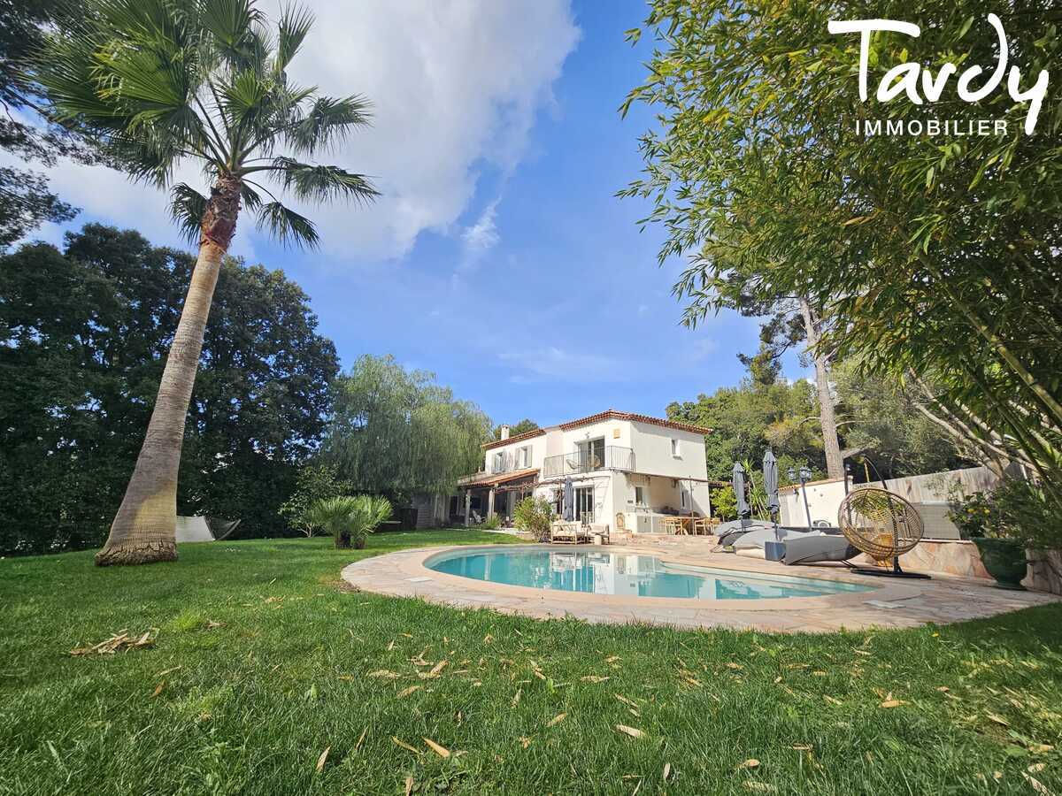 Villa de charme - Proche mer - 83110 SANARY SUR MER - Sanary-sur-Mer - VILLA DE CHARME SANARY SUR MER - 83110 - TARDY IMMOBILIER