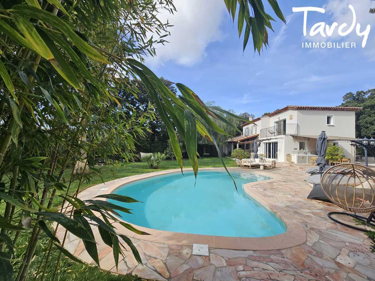 VILLA DE CHARME - Proche mer - 83110 Sanary-sur-Mer - Sanary-sur-Mer - VILLA CALME PROCHE MER - SANARY SUR MER - 83110 - TARDY IMMOBILIER