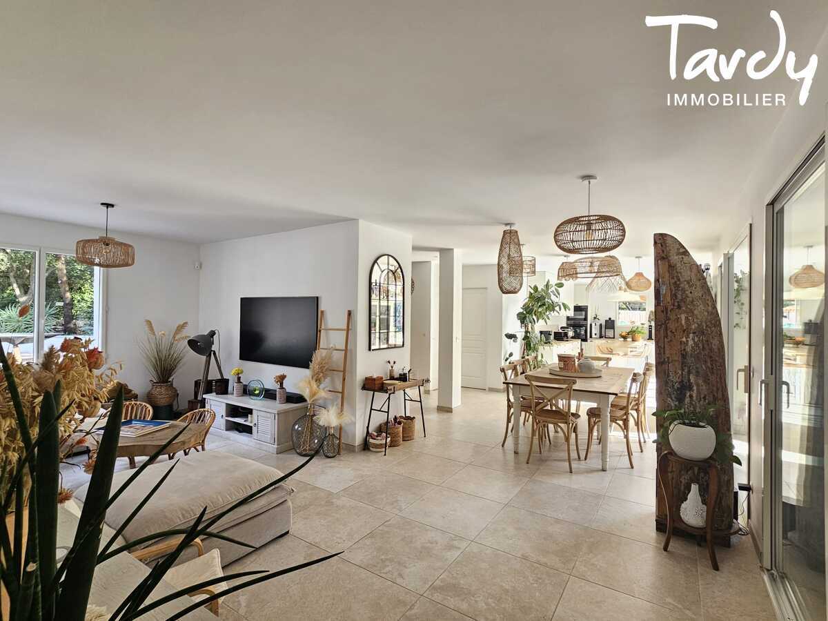 VILLA DE CHARME - Proche mer - 83110 Sanary-sur-Mer - Sanary-sur-Mer - VILLA 5 CHAMBRES - SANARY SUR MER - 83110 - TARDY IMMOBILIER