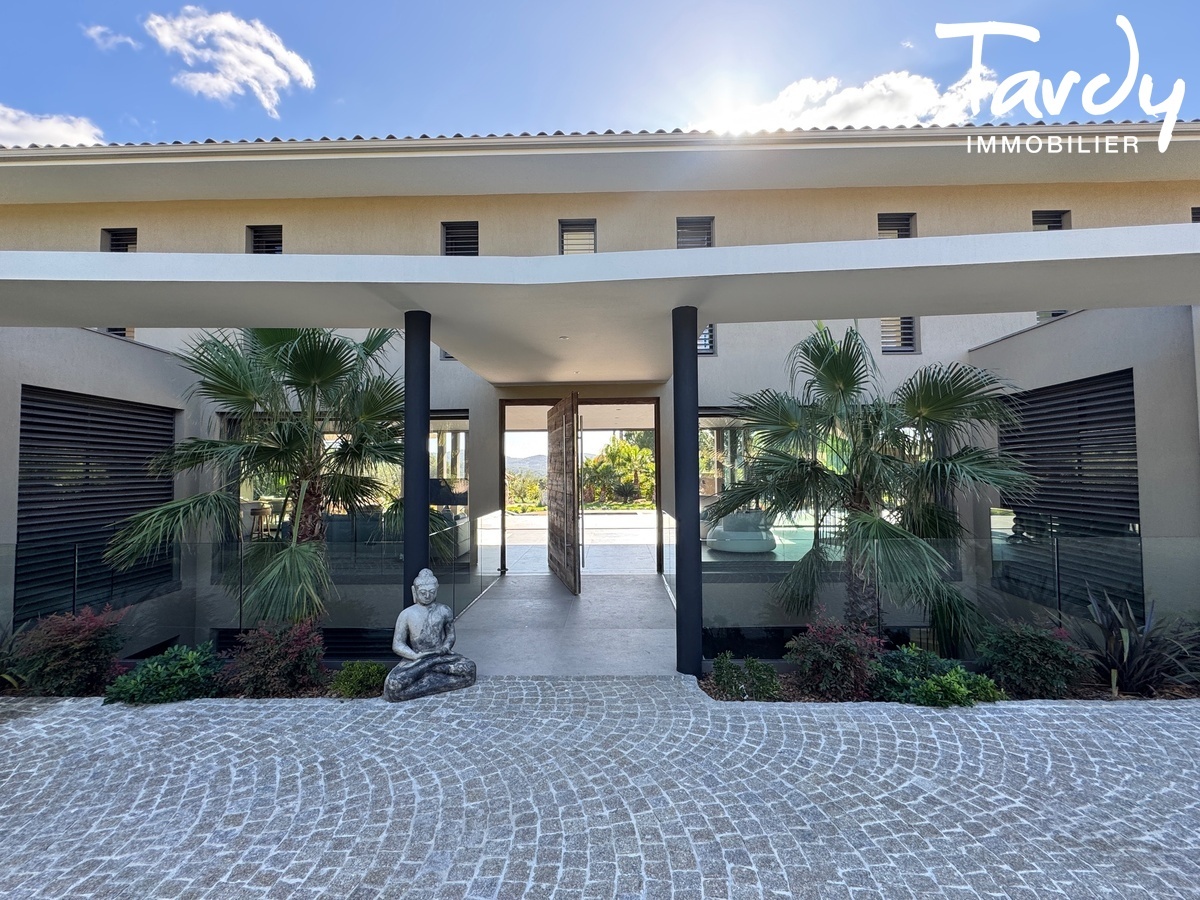 Architecture contemporaine, Volumes et Garages - 83740 LA CADIERE D'AZUR - La Cadi�re-d'Azur