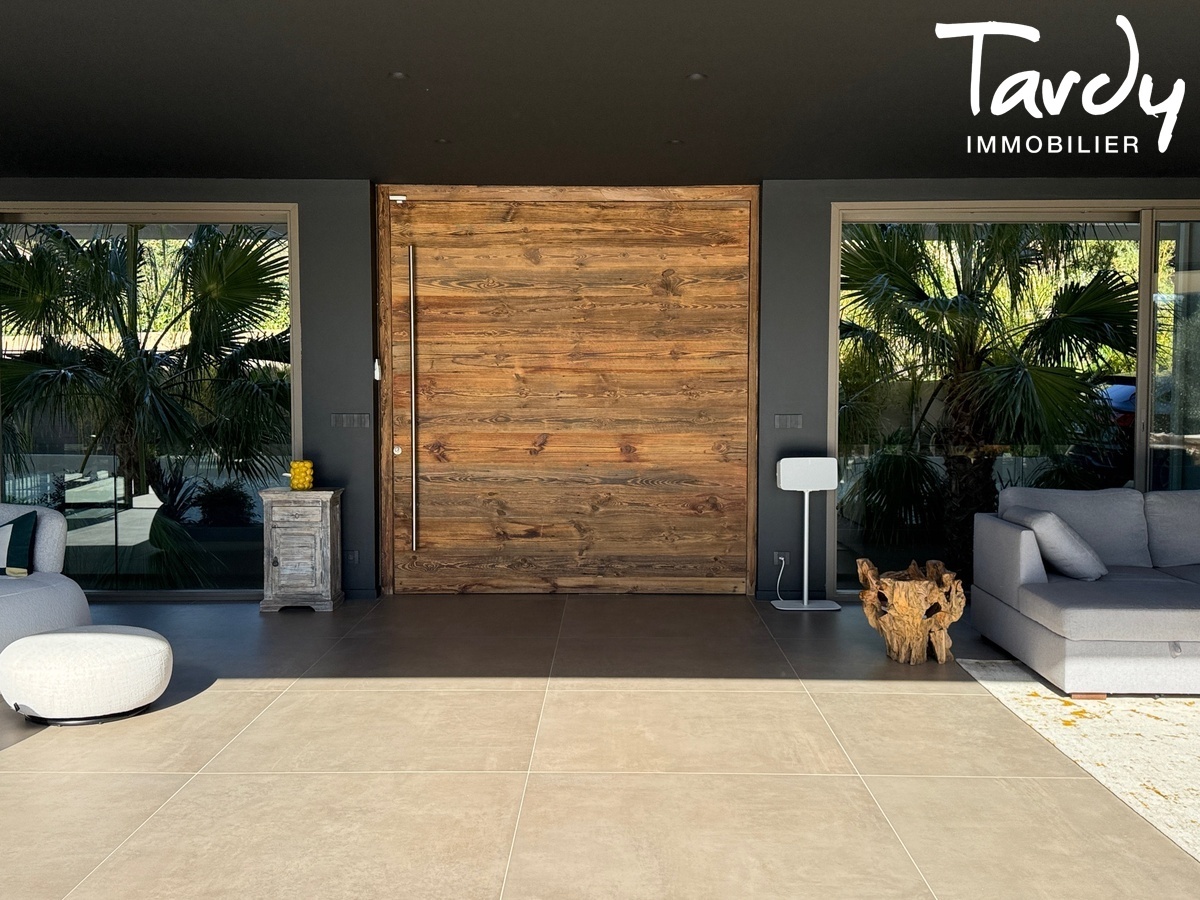Architecture contemporaine, Volumes et Garages - 83740 LA CADIERE D'AZUR - La Cadi�re-d'Azur