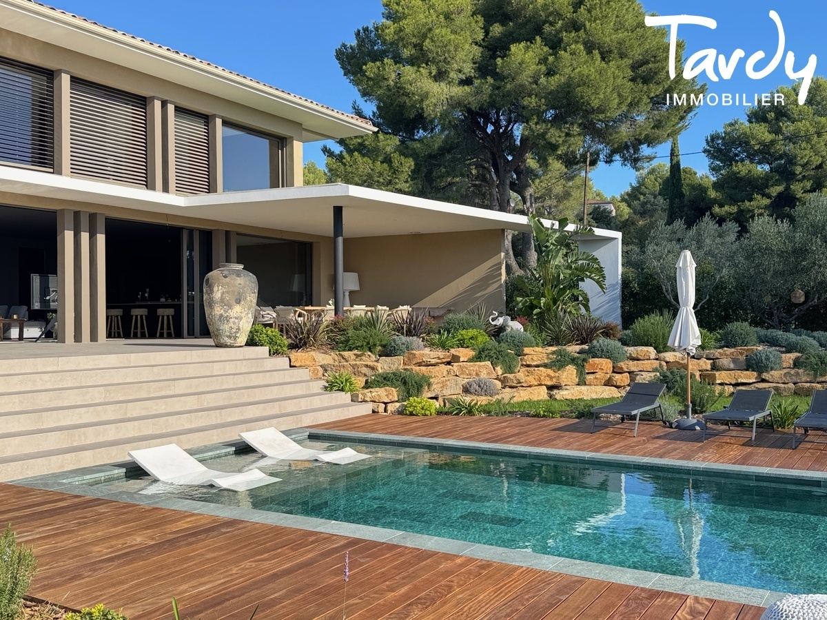 Architecture contemporaine, Volumes et Garages - 83740 LA CADIERE D'AZUR - La Cadi�re-d'Azur