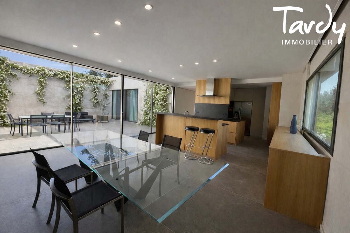 Villa contemporaine, 5 min. du cente - 13100 AIX-EN-PROVENCE  - Aix-en-Provence - Villa avec 4 garages contemporaine de plain-pied 5 minutes d'Aix en Provence