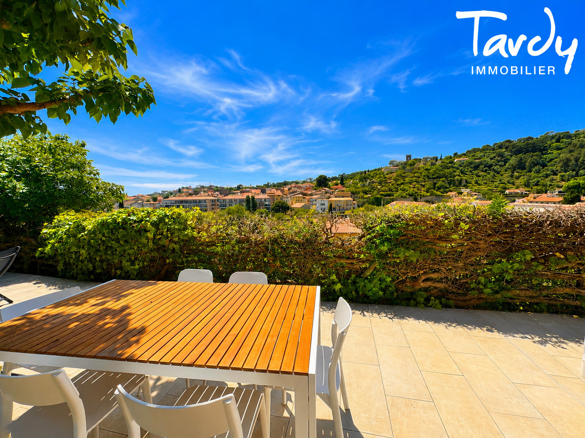Villa familiale avec piscine chauff�e et vue sur les collines - Ollioules - 83190 - Ollioules - maison vue degag�e- Ollioules - 83190 - Tardy Immobilier