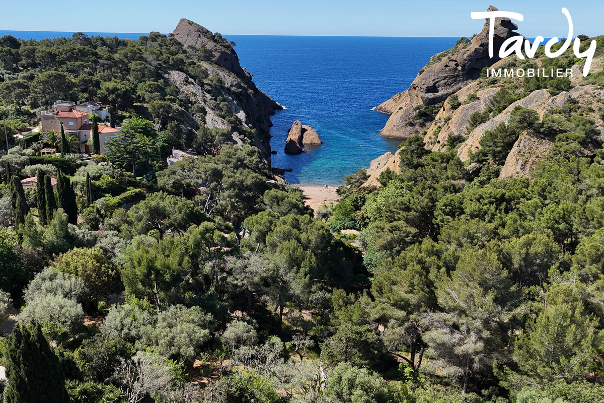 Pieds dans l'eau calanque de Figuerolles - 13600 LA CIOTAT  - La Ciotat