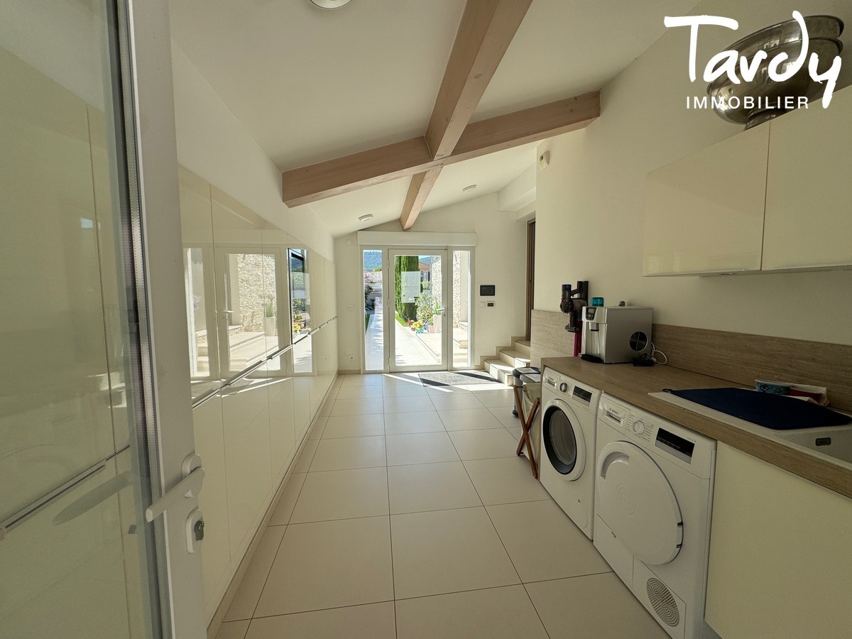 Contemporaine � c�t� de la plage - 83270 SAINT-CYR-SUR MER  - Saint-Cyr-sur-Mer