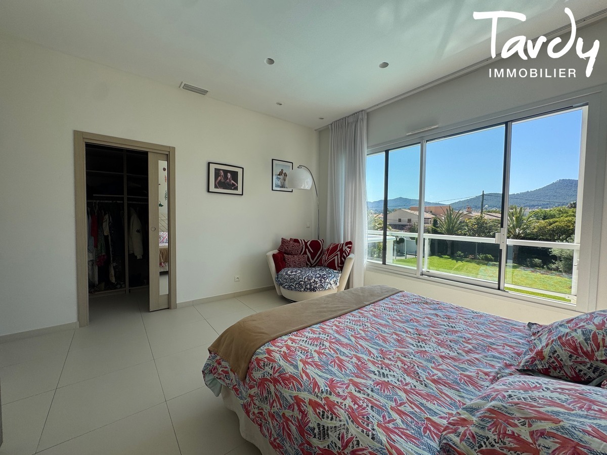 Contemporaine � c�t� de la plage - 83270 SAINT-CYR-SUR MER  - Saint-Cyr-sur-Mer