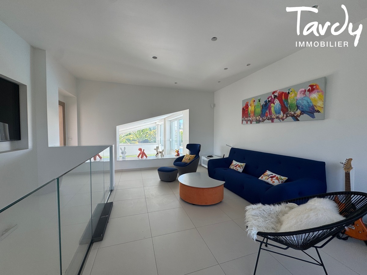 Contemporaine � c�t� de la plage - 83270 SAINT-CYR-SUR MER  - Saint-Cyr-sur-Mer