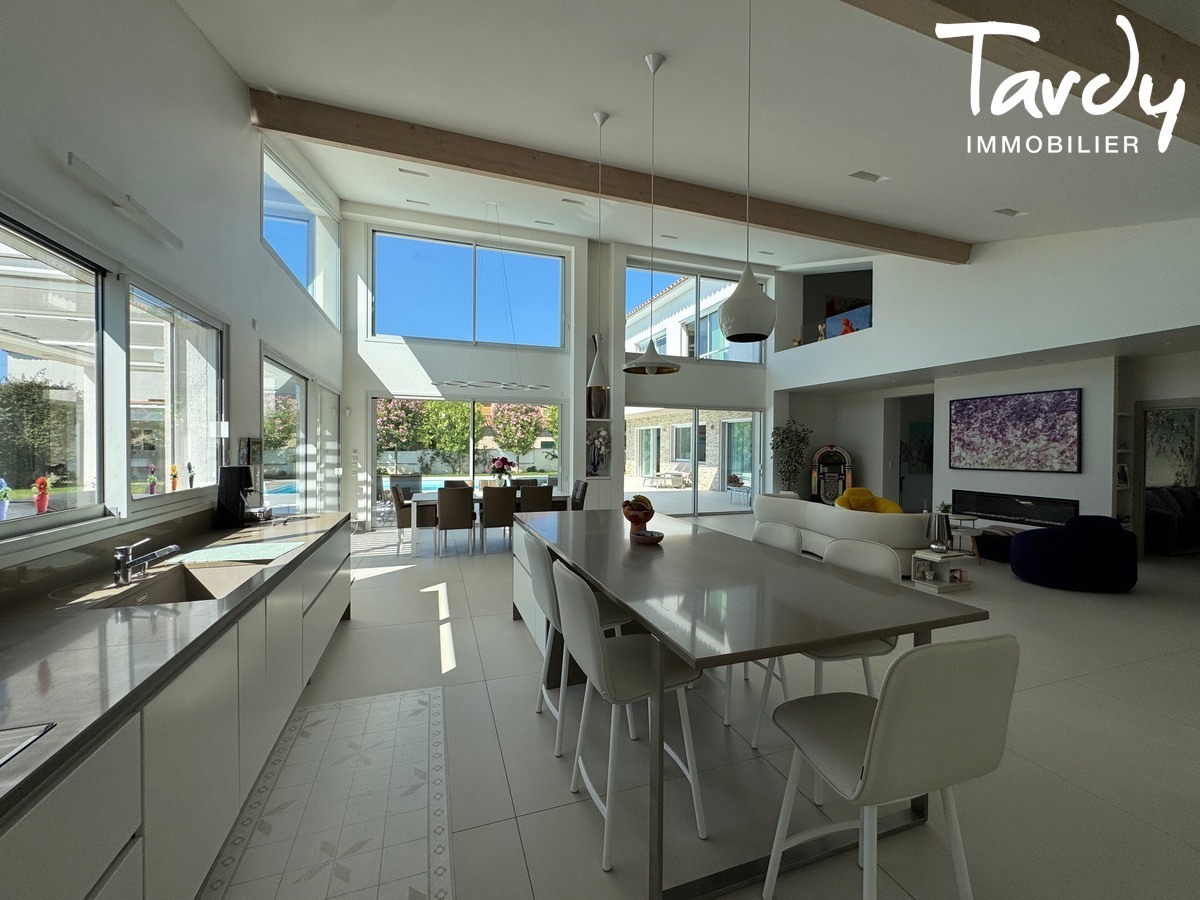 Contemporaine � c�t� de la plage - 83270 SAINT-CYR-SUR MER  - Saint-Cyr-sur-Mer
