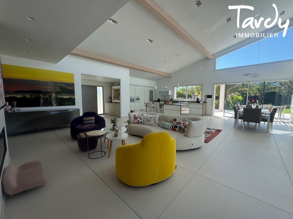 Contemporaine � c�t� de la plage - 83270 SAINT-CYR-SUR MER  - Saint-Cyr-sur-Mer