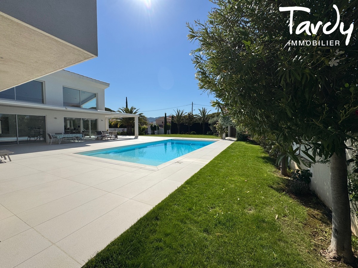 Contemporaine � c�t� de la plage - 83270 SAINT-CYR-SUR MER  - Saint-Cyr-sur-Mer