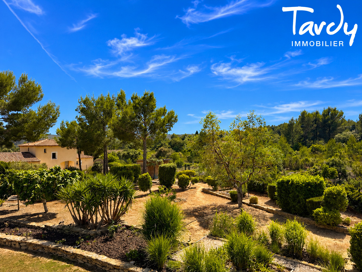 Contemporaine avec Jardin, piscine et Garage � LA CADIERE D'AZUR - La Cadi�re-d'Azur