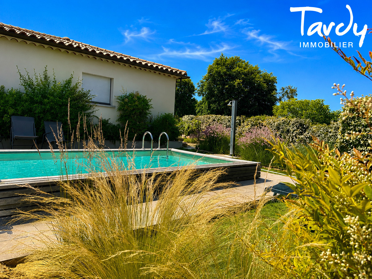 Contemporaine avec Jardin, piscine et Garage � LA CADIERE D'AZUR - La Cadi�re-d'Azur