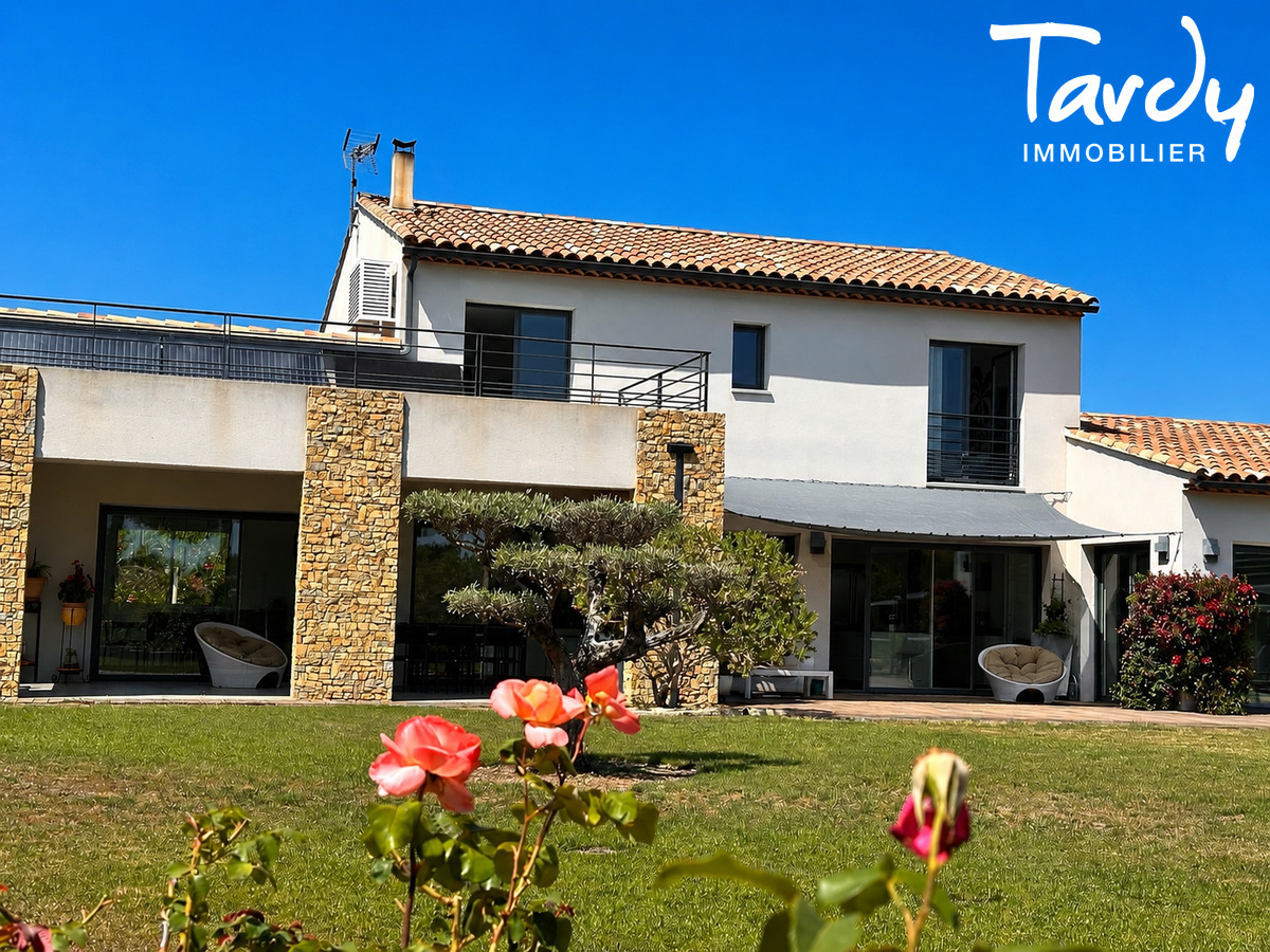 Contemporaine avec Jardin, piscine et Garage � LA CADIERE D'AZUR - La Cadi�re-d'Azur