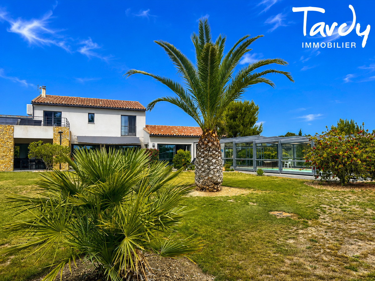 Contemporaine avec Jardin, piscine et Garage � LA CADIERE D'AZUR - La Cadi�re-d'Azur